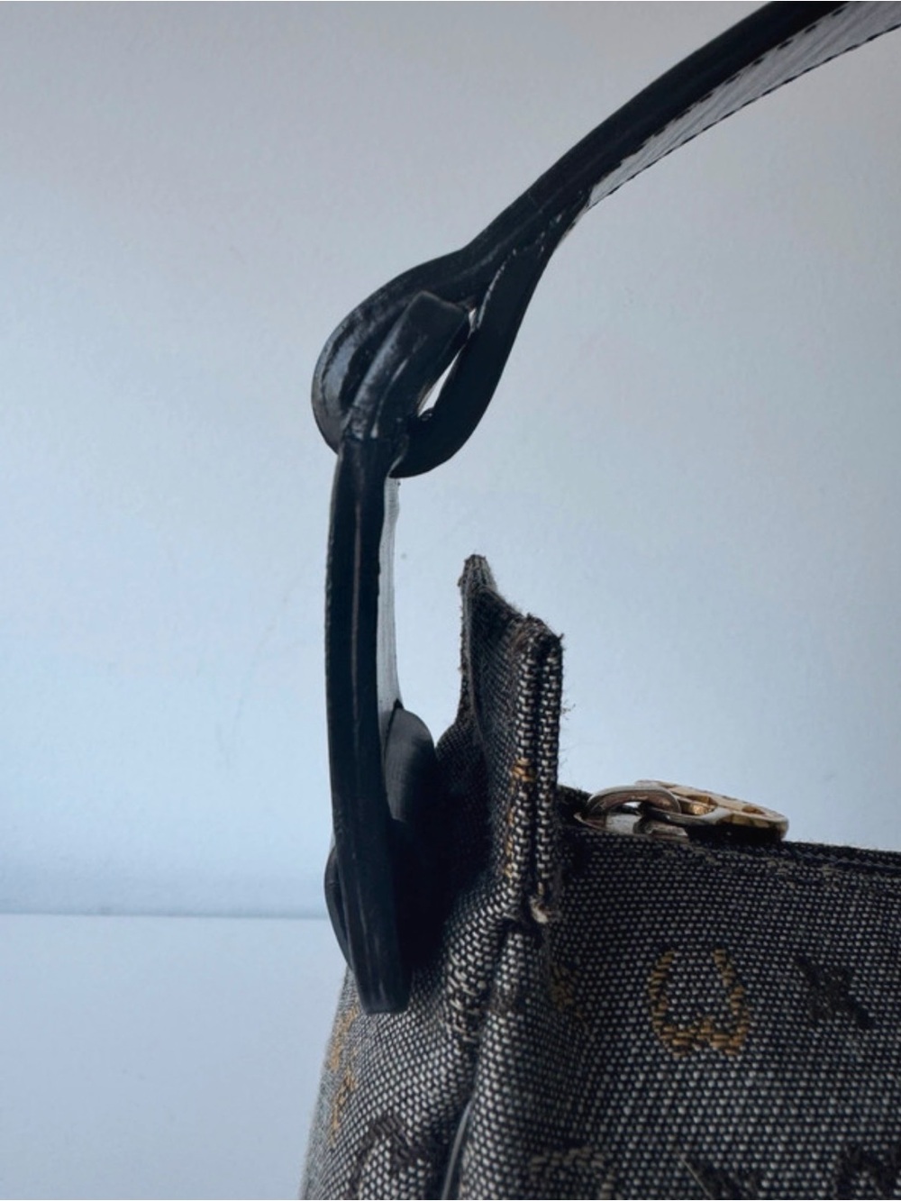 Metrocity Italy monogram shoulder bag - Picture 7 of 10